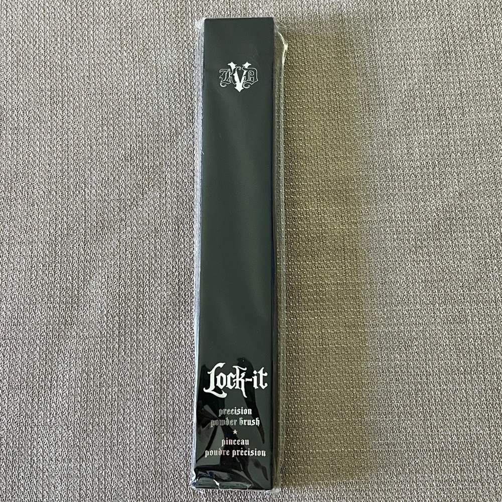 KAT VON D: Lock-it precision powder brush #25 NEW AND SEALED